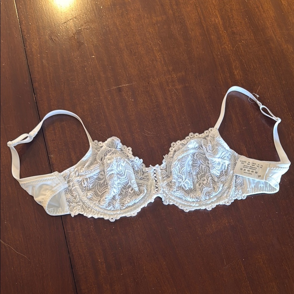 NWOT Elegant White Lace Bra
